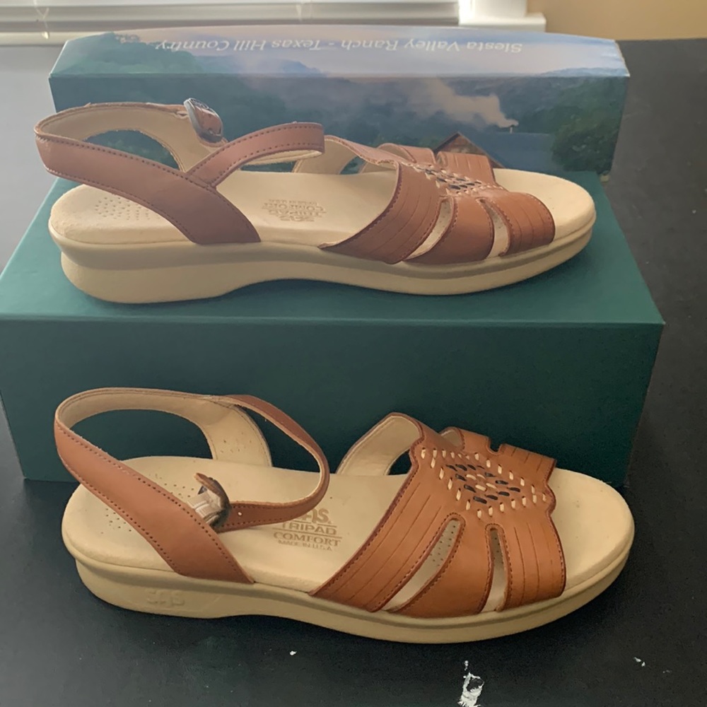SAS Duo Quarter Strap Sandal, Women’s size 8 Wide, color tan.